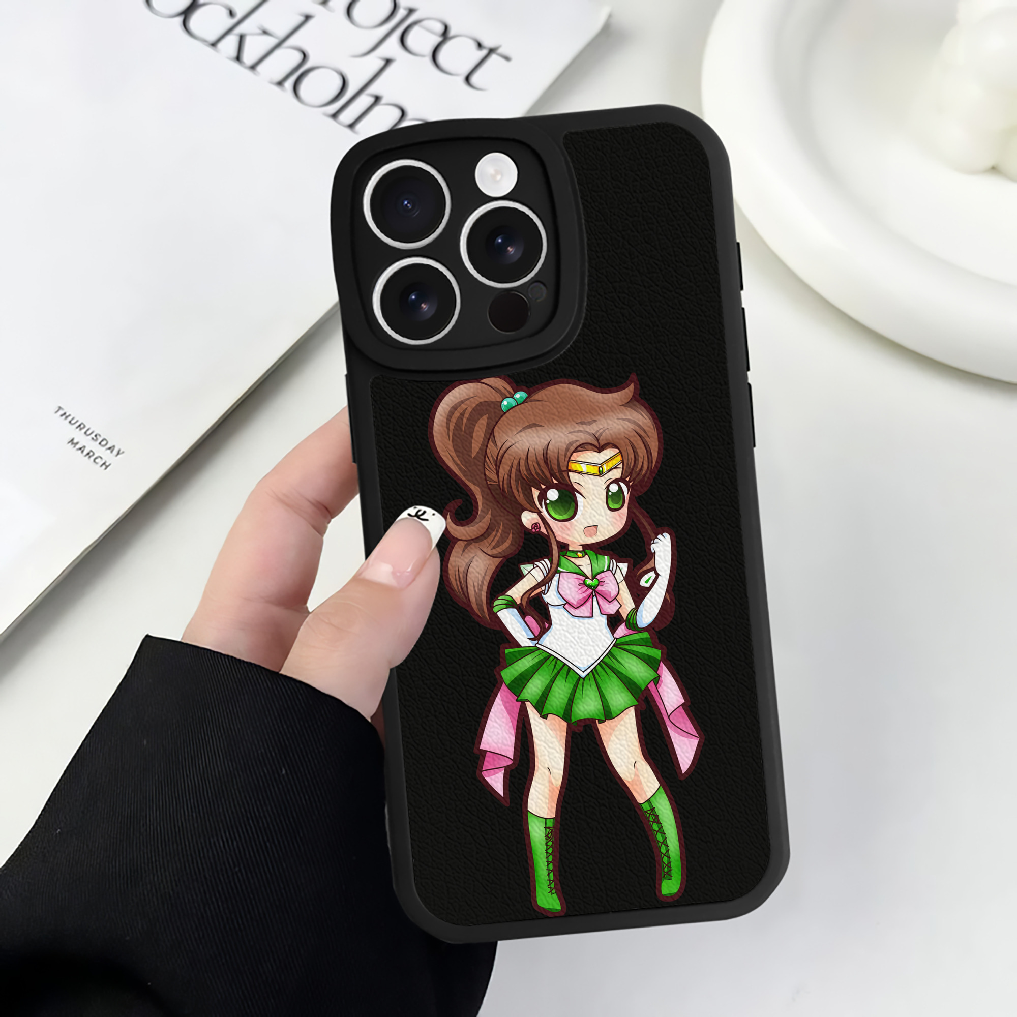 （画像用） 美少女戦士セーラームーン 木野 まこと きの まこと Sailor Moon Kino Makoto （セーラージュピター；Sailor Jupiter） 【iPhone 16シリーズ対応】シリコンスマホケース（レザー調） 材質：シリコン